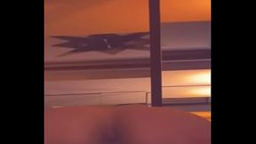 mi compa llega del bar y aprovecho a tocarlo sobre la ropa hasta que se erecta