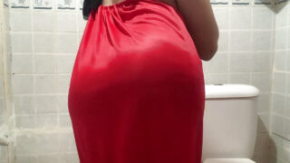 Tlustý crossdressingový medvěd shání sólo video bez sedla, jak ho orálně šuká ve spodním prádle