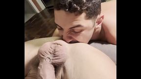 Deixando o Bodin todo arrombado e depois dando leite na boca dele. - Completo