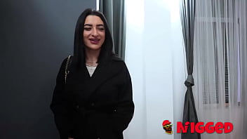 Want to deflower a pornstar&#039_s ass? Nelia Estrada is looking for a good fucker in Nigged