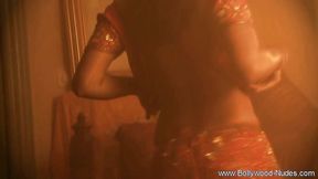 Hot indian babe show us her amazing body