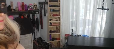 DOMME BLONDIE USES HIS ASSHOLE LIKE HER PLAY TOY TO USE AS SHE WANTS