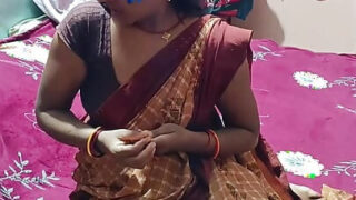 Sexy indische Schönheit lässt sich im Doggy-Style hart durchnehmen