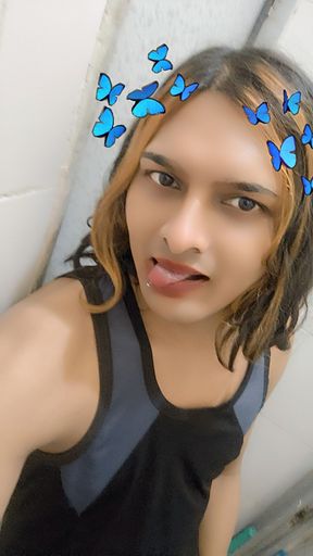 Zoya sazadai Indian transgender show time in a toilet room part 1
