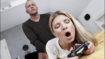 Gamer Girl Focus Gina Gerson , Thomas Stone