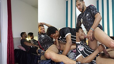 Perdi a aposta e liberei o cu pro negao