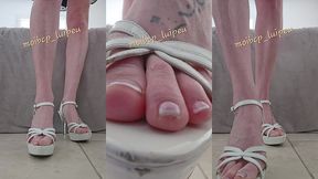 viens, devant moi, a 4 pattes et nettoie mes chaussures , enfonce bien mes ...