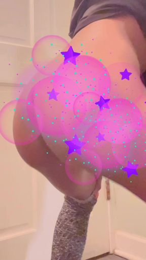 Cute Asian babe Twerking