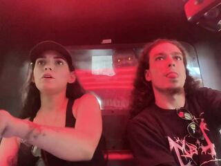 EL AMIGO DE MI NOVIO SE COBRA APUESTA CON MI CULO Y ME DEJA LLENA DE LECHE!! GRABO PARA EL CORNUDO