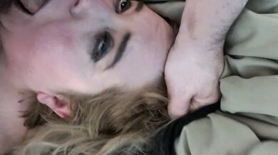 Good girl takes it in mouth
