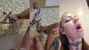 video uro sur mes chaussures ou je leche mon urine