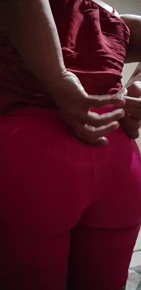 Curvy punjabi Aunty showing her big thick ass