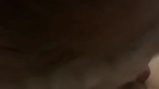 Elle me suce devant Netflix, ça part en baise.