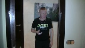 2242 tres beau mec barbu donne son cul en jockstrap a son potevoici mickael un...