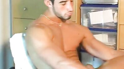 Fabrice, Handsome Delivery guy at your service !
