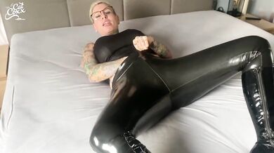 I am your dirty latex bitch !!!
