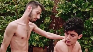 Latino bare