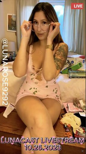 🌹 THROW BACK LIVESTREAM (NEVER SOLD BEFORE) OCTOBER 26,2023 1 HOUR LIVESTREAM PLAYED WITH LOTS OF GLOVES, DILDO FUCKED A FEW TIMES HEHE & MORE!🧤🔥