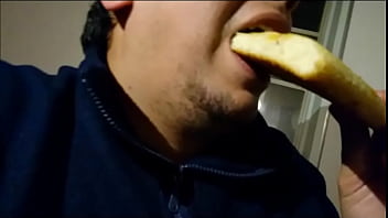 Fondo blanco con una porci&oacute_n de Muzza