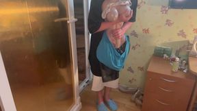 Carrying and masturbating the tranny till cums