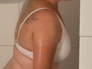 Selbstbefriedigung in der Dusche multiple Orgasm ich komme zwei mal mit meinem Satisfyer
