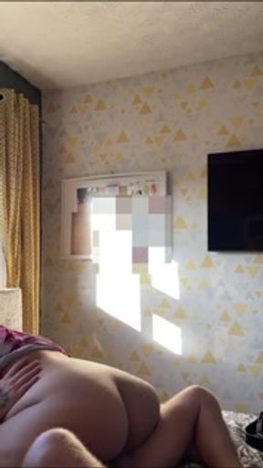WATCH MY BIG BOOTY SHAKE WHILST I RIDE PATHETIC CUCK HUBBYS SMALL COCK