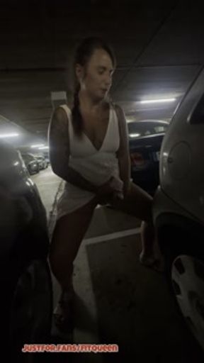 Pissing On The Parking💦 I Hope Nobody DISCOVER Me😳