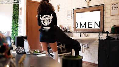 HE CUMS IN THE THROAT BY THE BARBERSHOP, I jumped on his cock