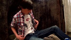Hung Twink Gets a Good Load Out