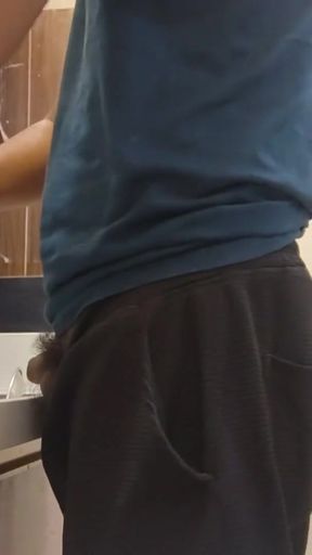 Thrilling moment from &quot;Ek bar ki ladki ke liye main khada ho gaya khidki Se&quot;