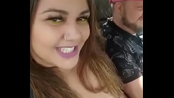 Eu Mary casada com minhas tetas de fora dentro do carro indo fazer or&ccedil_amento da tatuagem no meu c&uacute_