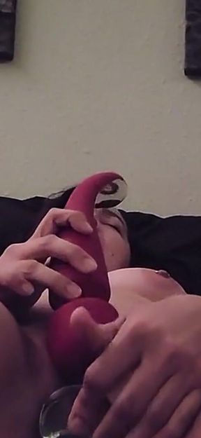 Scarlett Myst Stretches Her Pussy for Max Effort with a Huge Glass Toy