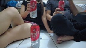 Petite and beautiful asian girl can't resist indonesian cewek cindo's homemade pussy