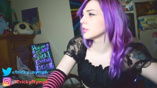 Cute Emo Camgirl Fingers Her Pussy And Twerks For You