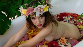 ”Petite naked all natural latin muse Azura Grace has a refreshing afternoon”