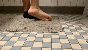 SEXY SOLES UNDRESSING FOR SHOWERING - MP4 HD