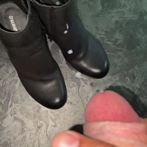 Cum on Boots my girlfriend