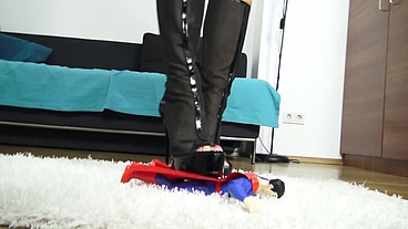 Superman Crush! Cruel Reell crushes Superman symbolically for all men!