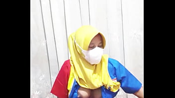 Gadis hijab indomaret masturbasi sebelum berangkat bekerja