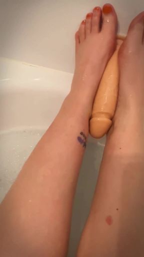 Foot fetish? A little footjob for you babe <br />
I'm also on PH and Xn write to me