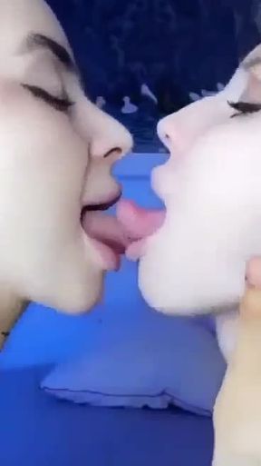 Blonde and red hair France kisses