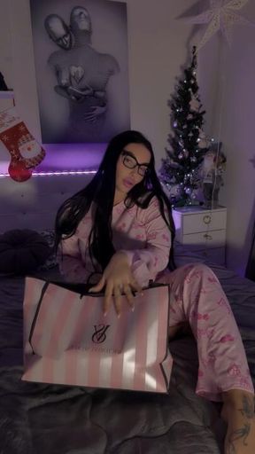Jerk off findom unpacking of ur xmas gift