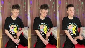quick dorm jerk makes 23cm cock squirt everywhere