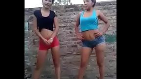 turritas moviendo el culo