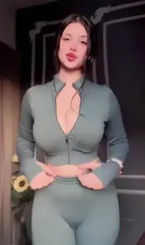 Rate my sideboob in this green crop top & my traditional clothing 1-ten