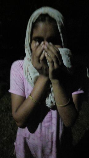 Porosi bhabi raat pe agiya chudai keliye