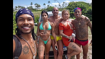 Amigos fazem trilha mas sentem tes&atilde_o e come&ccedil_am a fuder.