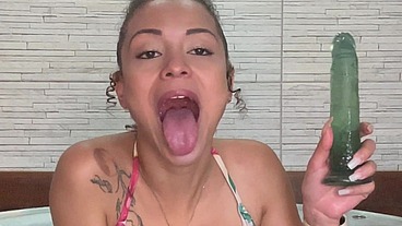 Polly Petrova fudendo o cuzinho na hidromassagem Completo