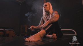 Smoking barefoot on pvc bed FHD MP4