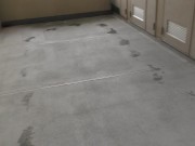 【4K】スウェットパンツで散歩しながらお漏らし放尿 Pee in sweatpants while taking a walk